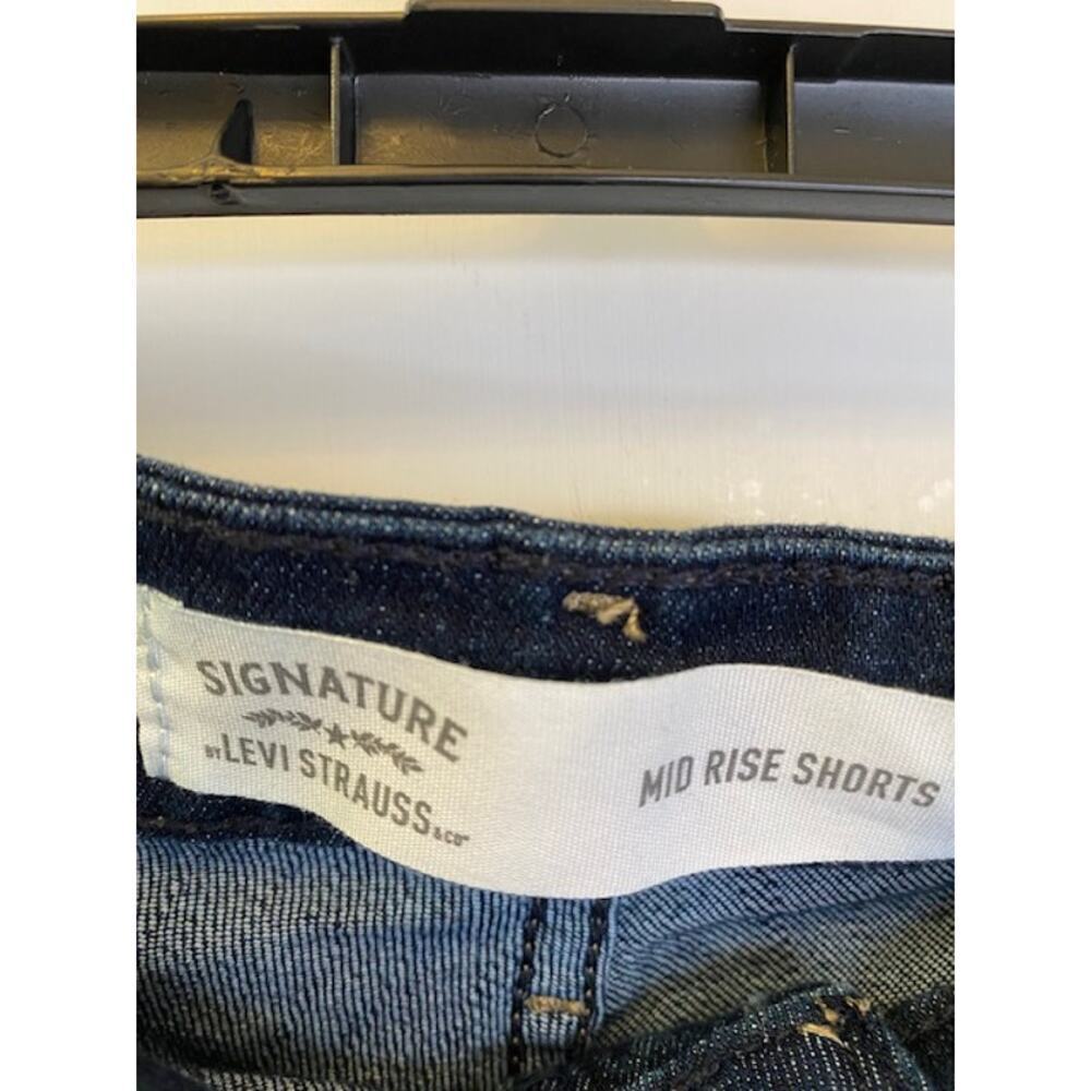 Levi's Signature Mid Rise Dark Wash Shorts Size 16 Waist 33 - Picture 6 of 9